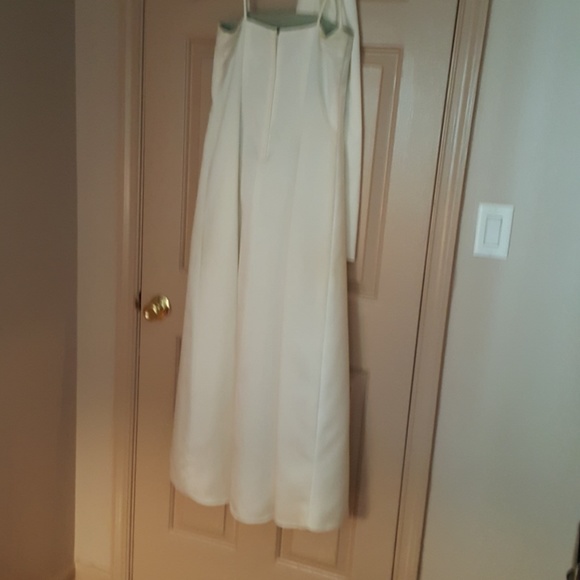 🏆🎀HOST PICK🎀🏆 Alexia Designs Gown w/Wrap - Picture 4 of 6